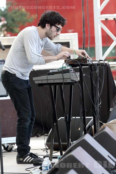 SUUNS - 2011-05-29 - PARIS - Parc de la Villette - 